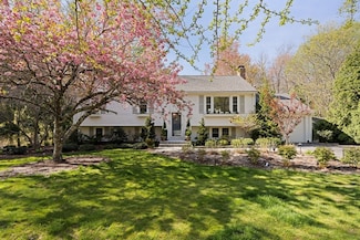 40 Brewster Rd, Cohasset, MA 02025