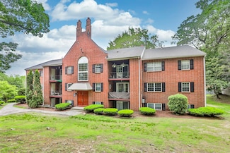 6 Louisburg Square Unit 8, Nashua, NH 03060
