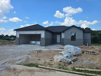 123 E Teakwood Ave, Clever, MO 65631