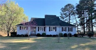 707 Woodside Dr, Ayden, NC 28513