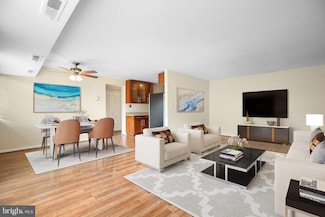 401 N Armistead St Unit 309, Alexandria, VA 22312