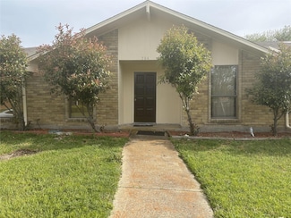 704 Via Del Sur, Mesquite, TX 75150