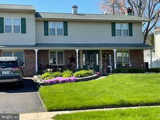 169 Twin Oak Dr, Levittown, PA 19056