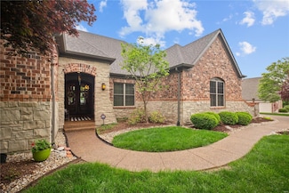 2825 Christopher Bluffs Ln, Saint Louis, MO 63129