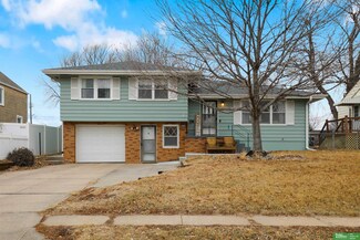3064 S 43rd St, Omaha, NE 68105