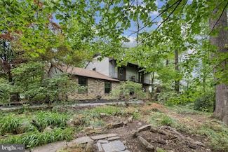 5936 River Dr, Lorton, VA 22079