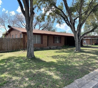 911 Mike St, George West, TX 78022