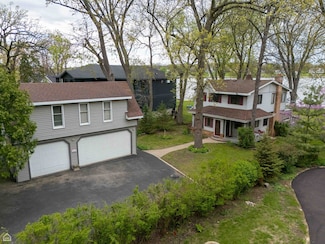 712 Regner Rd, McHenry, IL 60051
