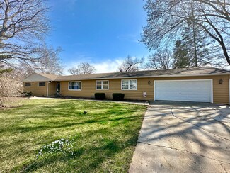 7207 Hiawatha Dr, Wonder Lake, IL 60097