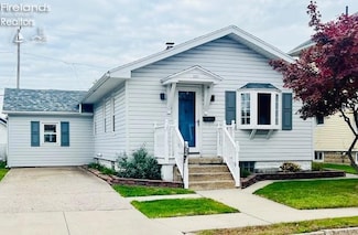 321 E 7th St, Port Clinton, OH 43452