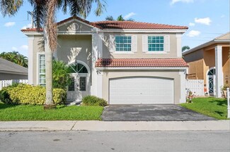 611 Royal Palm Way, Davie, FL 33325