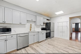 26 W 51st St, Bayonne, NJ 07002