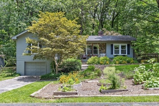 1617 Devlan Forest Ln, Signal Mountain, TN 37377