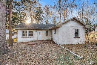 6399 Whiteford Center Rd, Lambertville, MI 48144