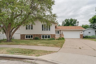 602 Hillview Place, Mandan, ND 58554