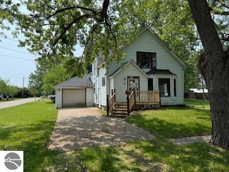 620 Cedar St, Breckenridge, MI 48615