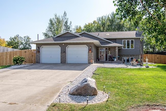 429 Valley Ave, Moorhead, MN 56560