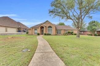 111 Meadow Glen Ln, Red Oak, TX 75154