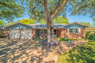 509 Martin Ln, Euless, TX 76040
