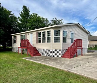 103 3rd St, Chalmette, LA 70043