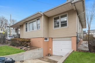 32 Richard St, Jersey City, NJ 07305