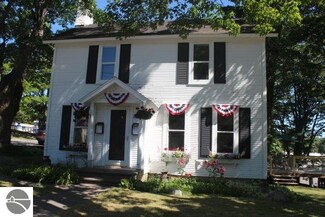 118 E Main St, North Port, MI 49670