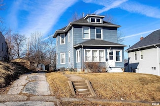 206 15th St, Silvis, IL 61282