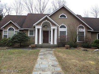 33 Albea Dr, Hagaman, NY 12086