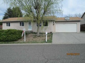 1003 Bloom Ave, Grandview, WA 98930