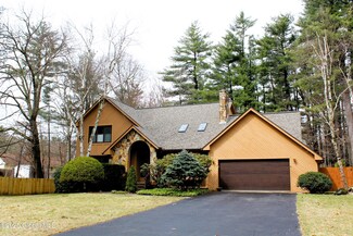 210 Featherwood Ct, Schenectady, NY 12303