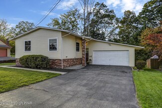 526 Oak St, Stroudsburg, PA 18360