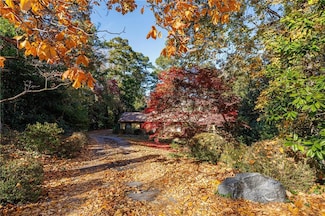 4961 Long Island Dr NW, Atlanta, GA 30327