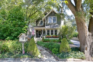 1461 N Mckinley Rd, Lake Forest, IL 60045