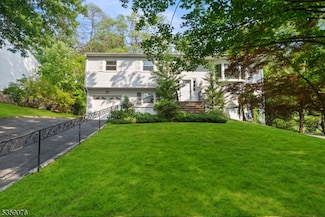53 Edgemere Rd, Livingston, NJ 07039