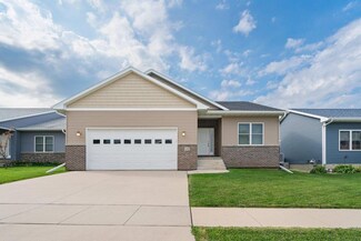 4302 Paddington Dr, Cedar Falls, IA 50613