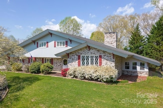 2466 Sweetbriar Cir, Lenoir, NC 28645