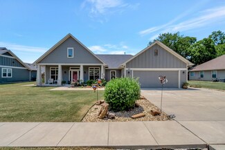 415 E Main St, Pilot Point, TX 76258