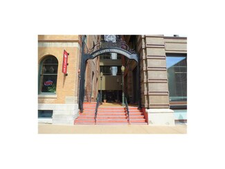 304 W 8th St, Kansas City, MO 64105