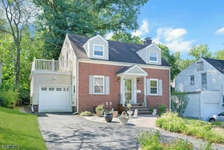8 Roosevelt Terrace, Livingston, NJ 07039