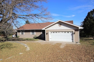 11311 Lakeview Dr, Manhattan, KS 66503