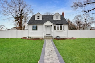 10 East St, Amityville, NY 11701