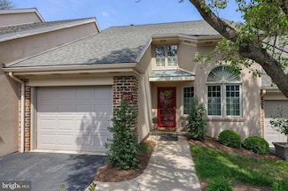 257 Willow Valley Dr, Lancaster, PA 17602