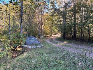 1586 Porters Creek Rd, Bomont, WV 25030