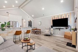 518 Alamo Ct, McGregor, TX 76657