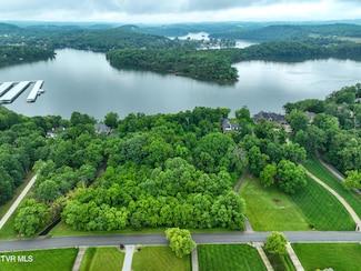 614 Harbor Point Dr, Johnson City, TN 37615