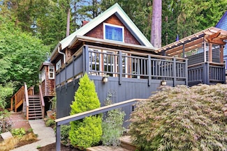 20608 Greenwood St NE, Indianola, WA 98342