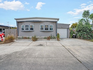 5124 Darlington Rd, Holiday, FL 34690