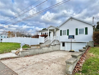 27 Hart St, Oswego, NY 13126