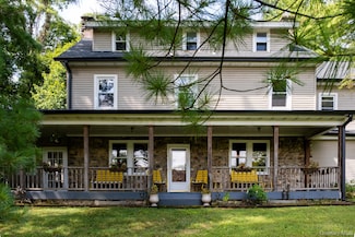 16 Tanglewood Dr, Wappingers Falls, NY 12590