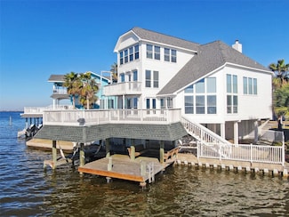 131 Isles End Rd, Tiki Island, TX 77554